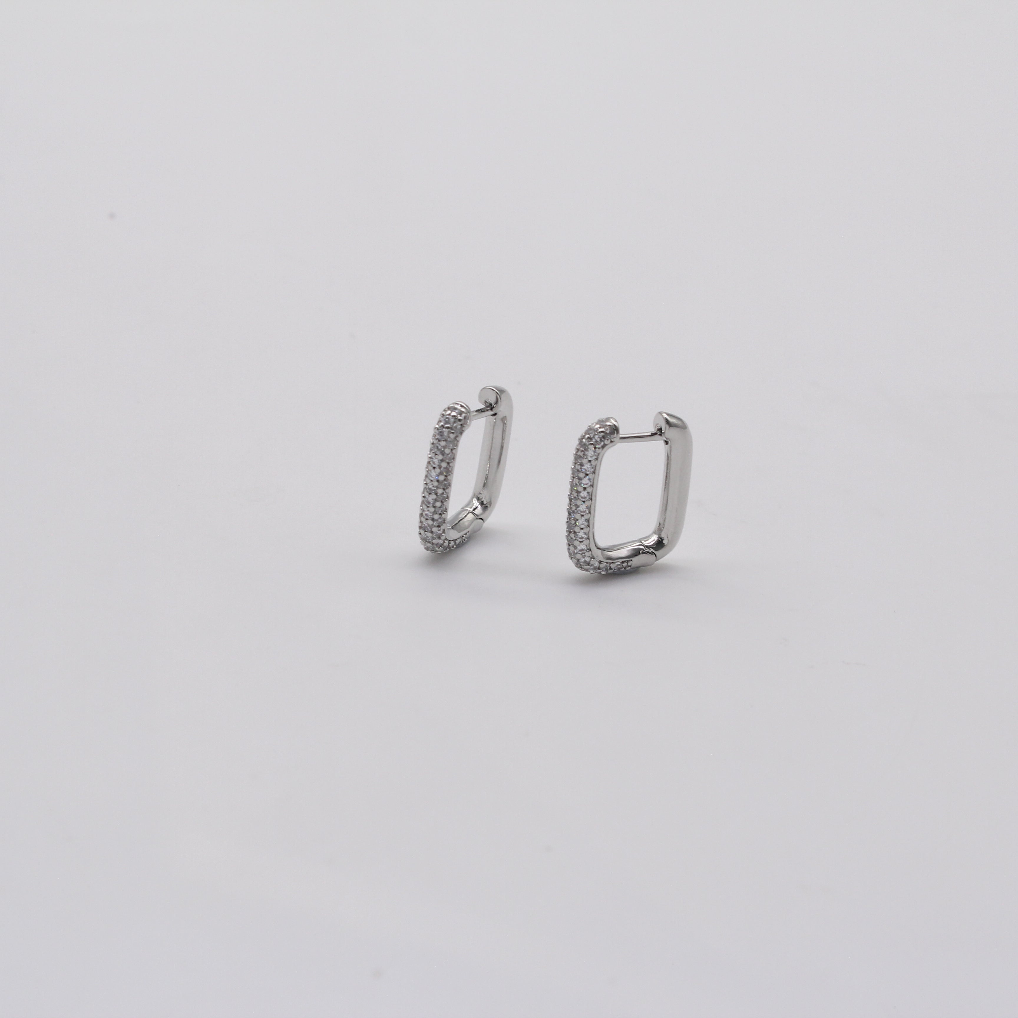 Amelia Sm Huggie Earring