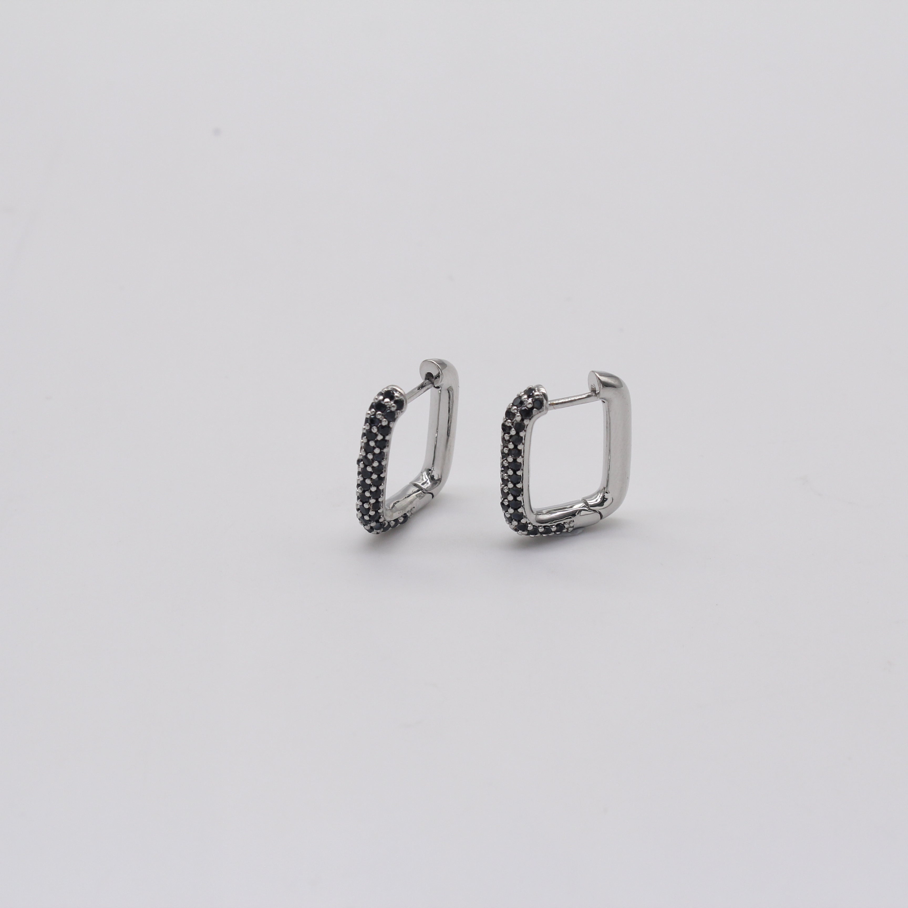 Amelia Sm Huggie Earring