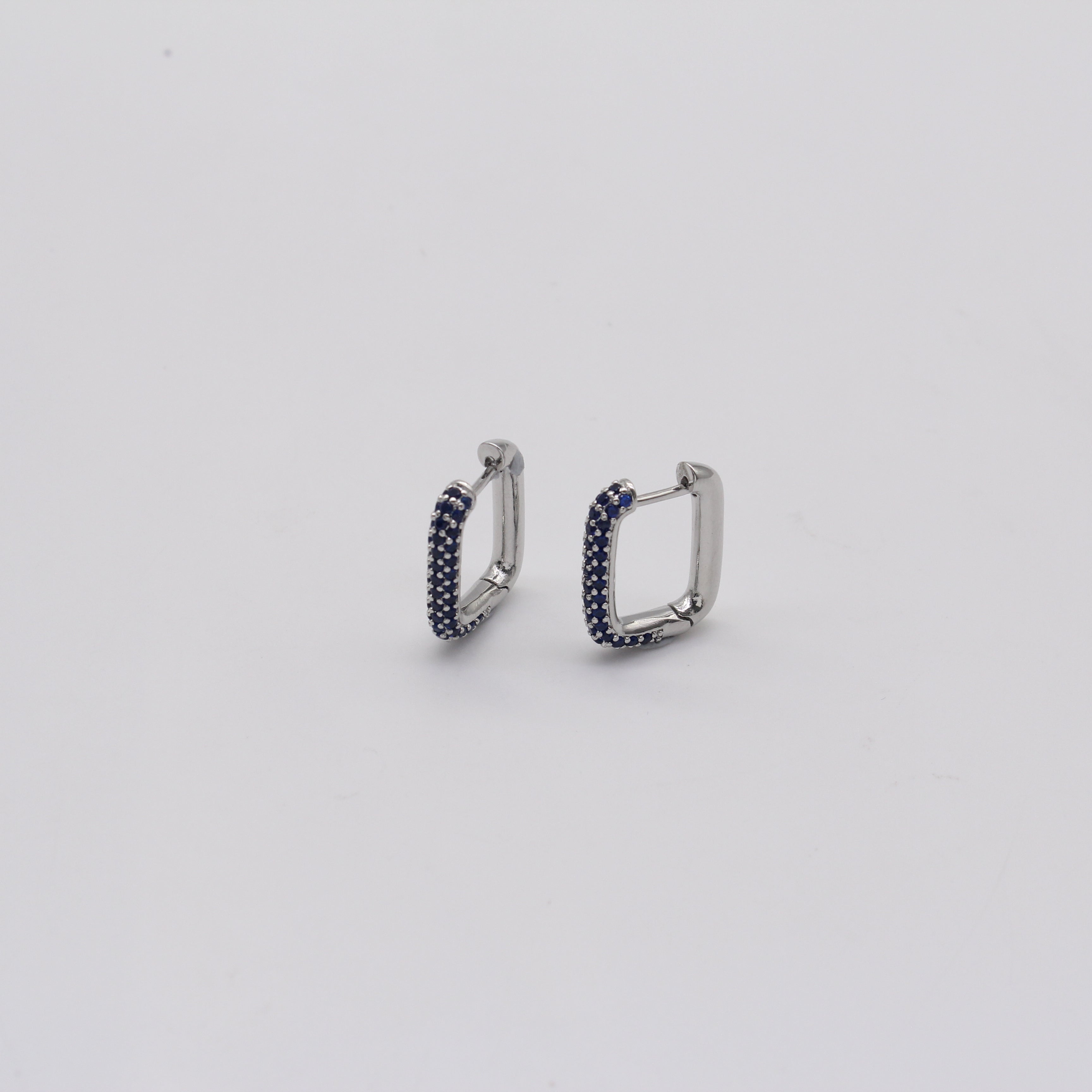 Amelia Sm Huggie Earring